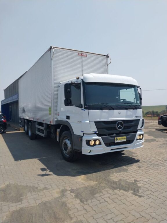 Mercedes-Benz Atego 2426 6×2 – Teto Baixo